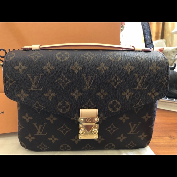 ***SOLD***Louis Vuitton Pochette Metis - Picture 3 of 8